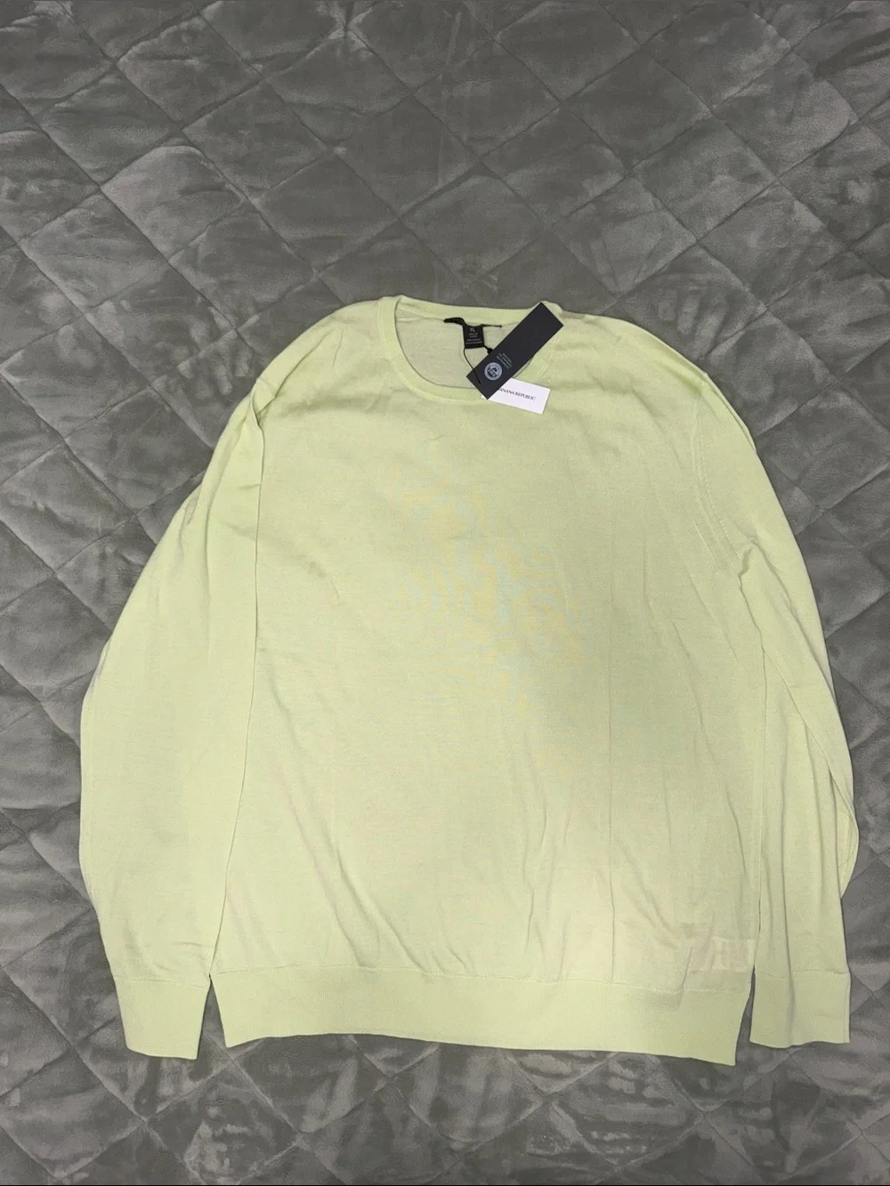 Banana Republic Men's Pale Yellow Crewneck Sweater - NWT